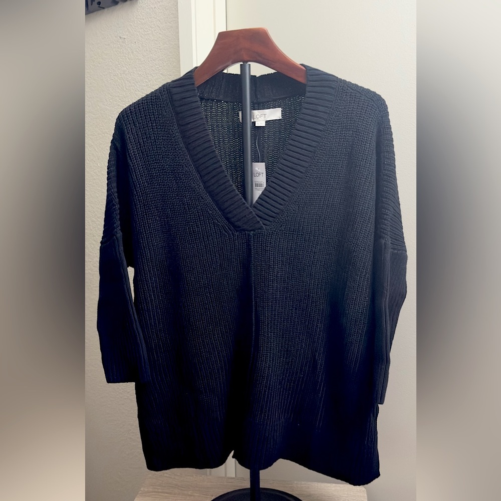 LOFT - WOMEN’S V-NECK SWEATER